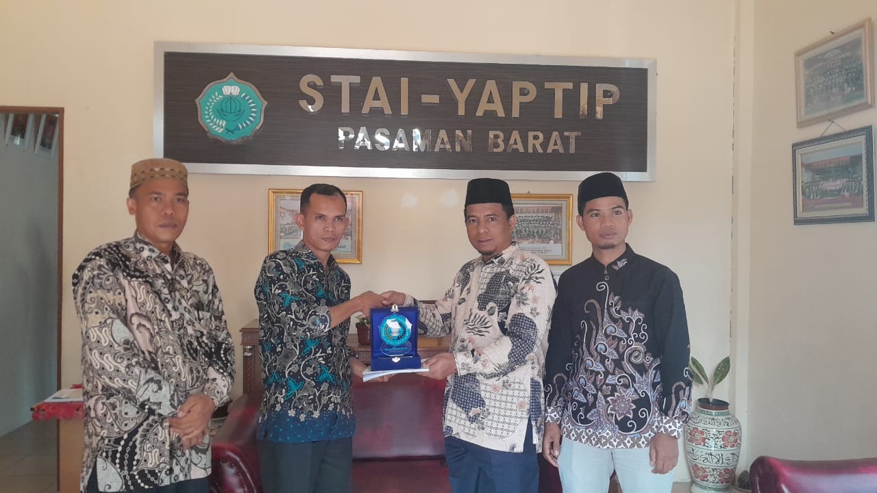 KETUA STAI-YAPTIP PASAMAN BARAT MENERIMA KUNJUNGAN SILATURAHMI DARI STAI DARUL QUR'AN PAYAKUMBUH