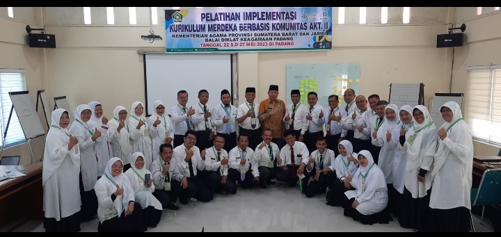 DOSEN STAI-YAPTIP PASAMAN BARAT IKUTI PELATIHAN IMPLEMENTASI KURIKULUM MERDEKA BERBASIS KOMUNITAS