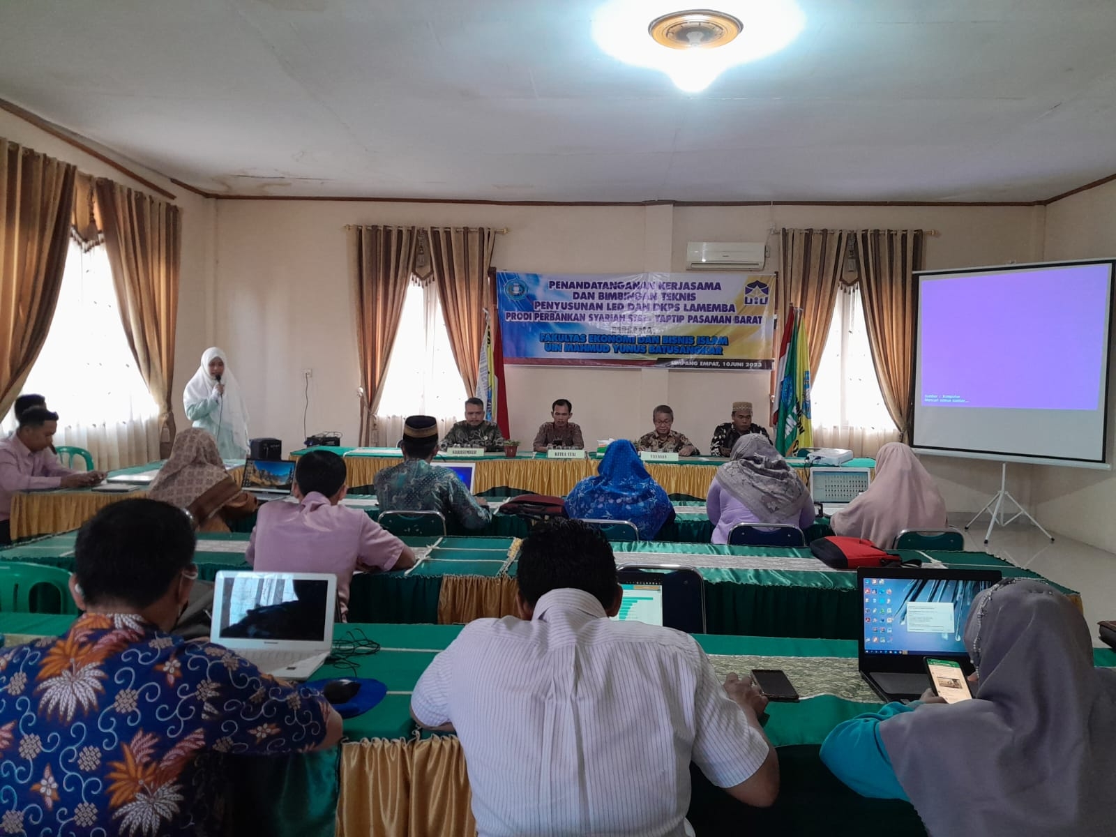 STAI-YAPTIP PASAMAN BARAT ADAKAN BIMTEK PENYUSUNAN DED DAN DKPS LEMEMBA PRODI PERBANKAN SYARIAH